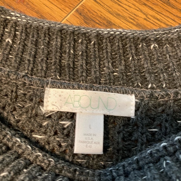 Abound Women’s Cropped Sweater - Picture 2 of 5